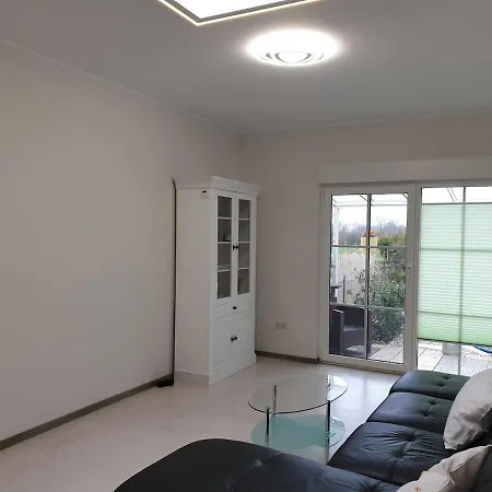 Mit Sommerpool, Terrasse Und Glashaus *