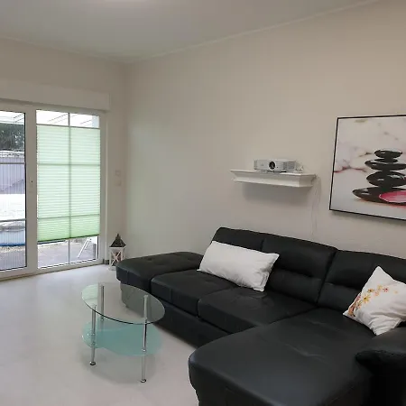 Holiday home Mit Sommerpool, Terrasse Und Glashaus