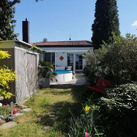 Mit Sommerpool, Terrasse Und Glashaus Holiday home