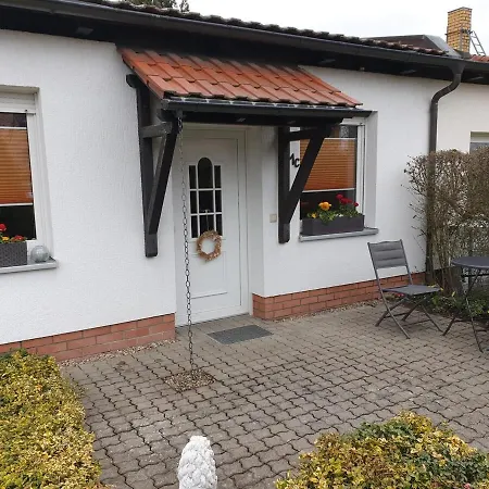 Dom wakacyjny Mit Sommerpool, Terrasse Und Glashaus