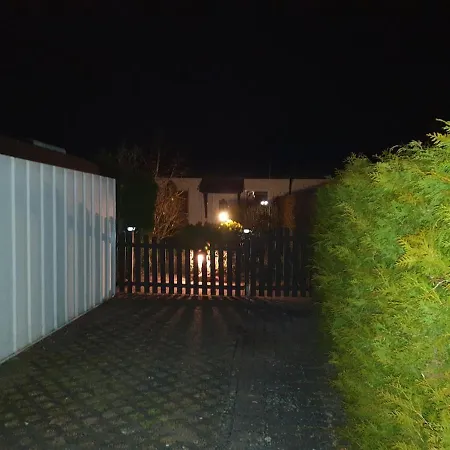 Semesterbostad Mit Sommerpool, Terrasse Und Glashaus Jesewitz