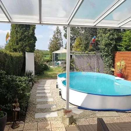 Mit Sommerpool, Terrasse Und Glashaus Holiday home Jesewitz