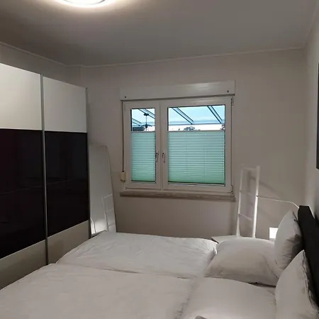 Mit Sommerpool, Terrasse Und Glashaus Jesewitz