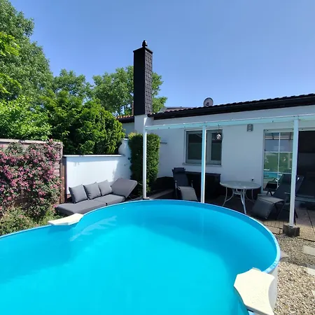 Mit Sommerpool, Terrasse Und Glashaus Semesterbostad Jesewitz