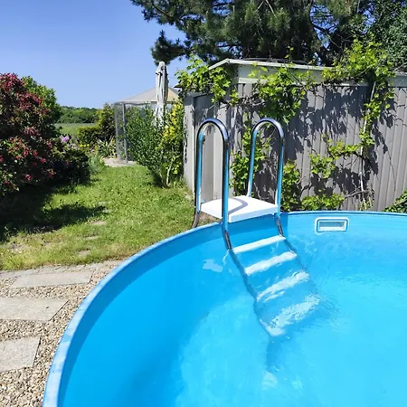 Mit Sommerpool, Terrasse Und Glashaus