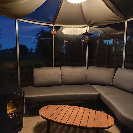 Semesterbostad Mit Sommerpool, Terrasse Und Glashaus Jesewitz