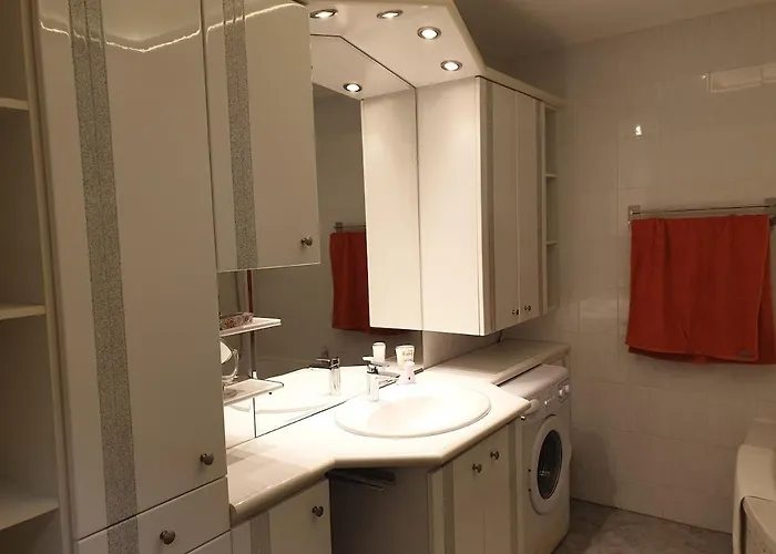 Mit Sommerpool, Terrasse Und Glashaus *