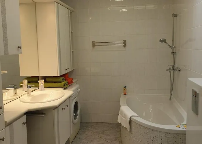 Mit Sommerpool, Terrasse Und Glashaus بيت للعطل Jesewitz