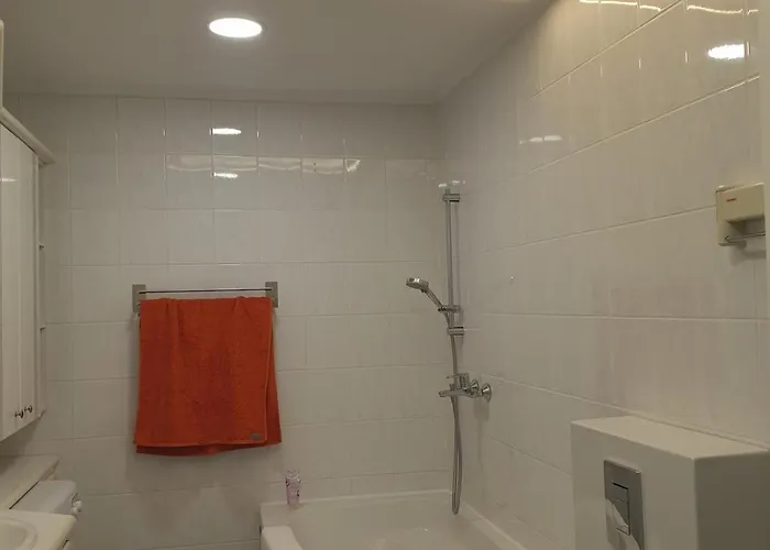 Mit Sommerpool, Terrasse Und Glashaus بيت للعطل Jesewitz