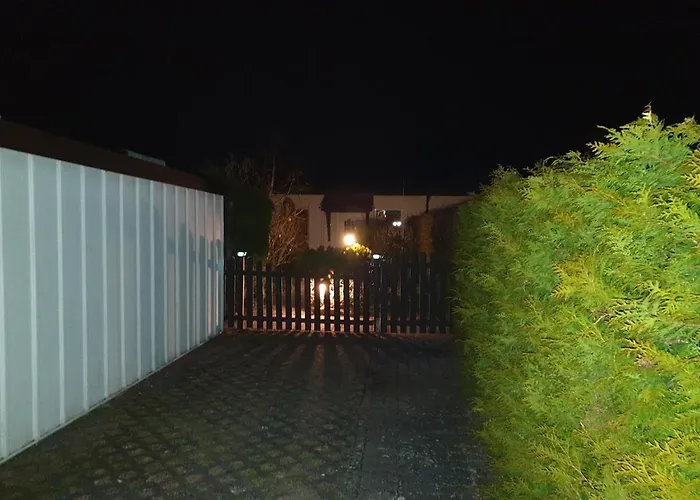 بيت للعطل Mit Sommerpool, Terrasse Und Glashaus Jesewitz