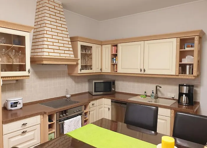 Mit Sommerpool, Terrasse Und Glashaus بيت للعطل