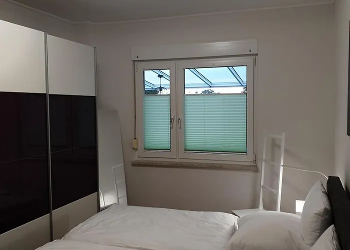 Mit Sommerpool, Terrasse Und Glashaus Jesewitz