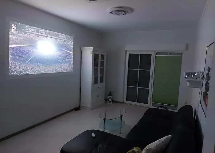 بيت للعطل Mit Sommerpool, Terrasse Und Glashaus