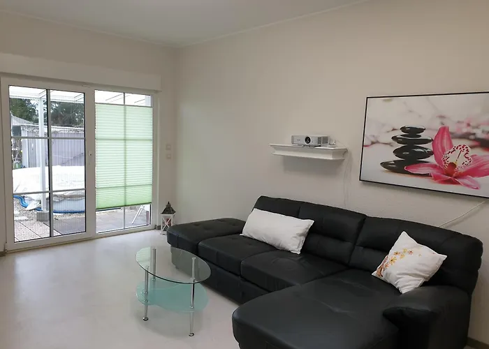 Mit Sommerpool, Terrasse Und Glashaus *