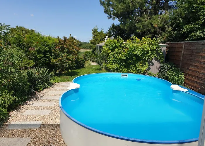 Mit Sommerpool, Terrasse Und Glashaus بيت للعطل Jesewitz